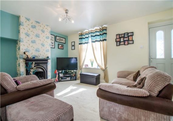 2 Bedroom End of Ter...